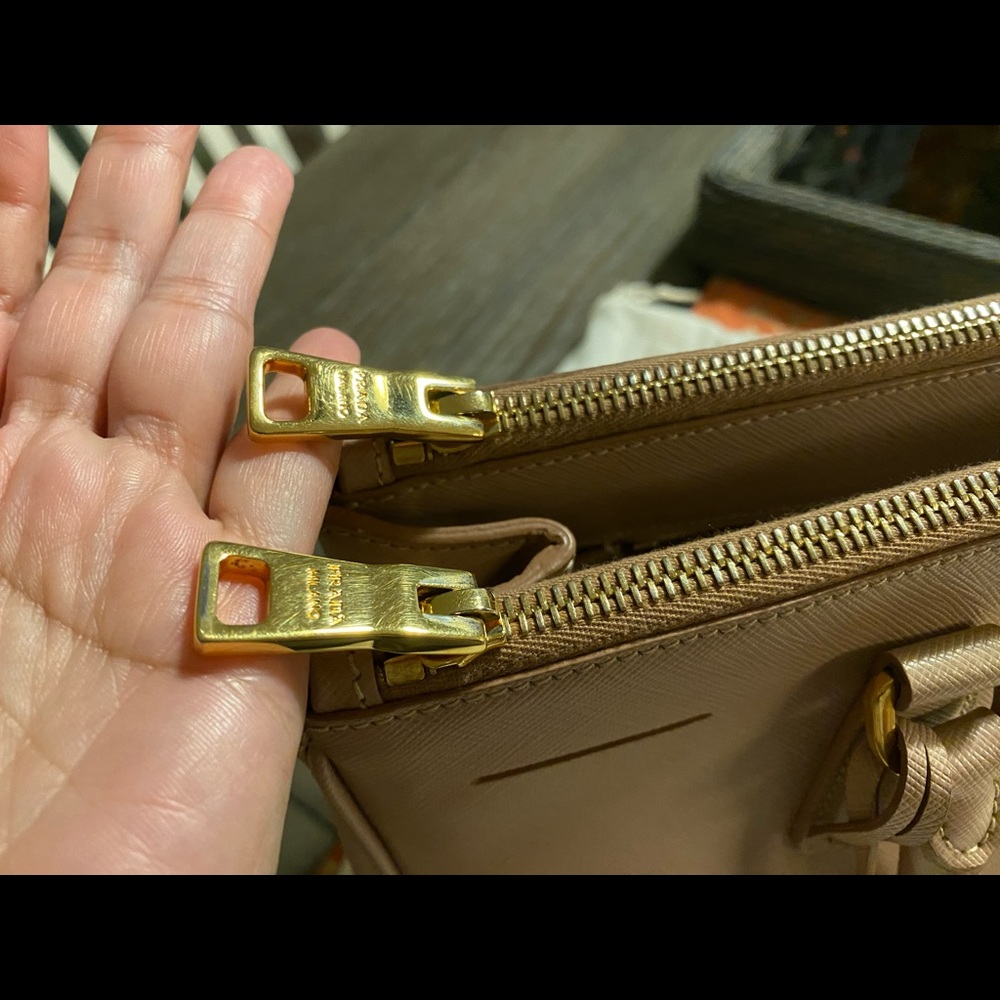 Authentic Prada Saffiano Lux - Picture 5 of 16